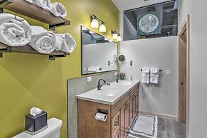 Modern Downtown Apt - Walk to Parks + Cafes!