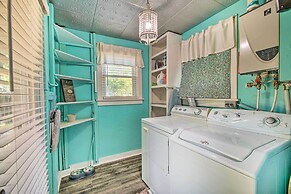 Historic Branson Cottage: 7 Mi to Table Rock Lake!