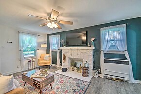 Historic Branson Cottage: 7 Mi to Table Rock Lake!