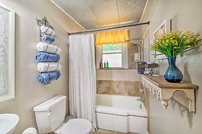 Historic Branson Cottage: 7 Mi to Table Rock Lake!
