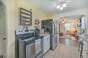 Historic Branson Cottage: 7 Mi to Table Rock Lake!
