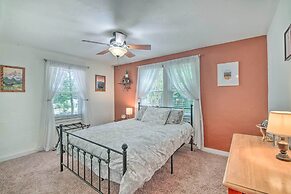 Historic Branson Cottage: 7 Mi to Table Rock Lake!