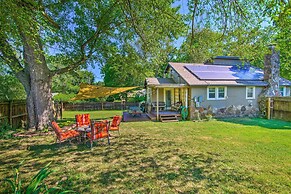 Historic Branson Cottage: 7 Mi to Table Rock Lake!