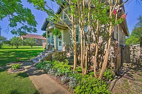 Historic Branson Cottage: 7 Mi to Table Rock Lake!