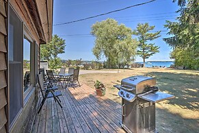 Lakefront 'manitou Cottage' < 1 Mi to Downtown!