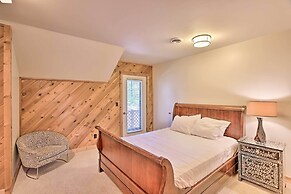 Lakefront 'manitou Cottage' < 1 Mi to Downtown!