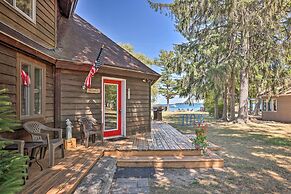 Lakefront 'manitou Cottage' < 1 Mi to Downtown!
