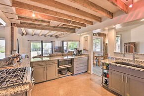 Lakefront 'manitou Cottage' < 1 Mi to Downtown!