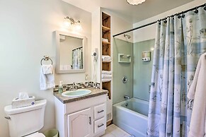 Lakefront 'manitou Cottage' < 1 Mi to Downtown!