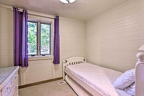 Lakefront 'manitou Cottage' < 1 Mi to Downtown!