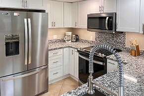 1/4 Mi to Ocean: Beach Pebble Townhome w/ Patio