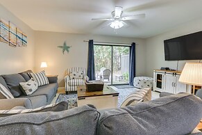 1/4 Mi to Ocean: Beach Pebble Townhome w/ Patio