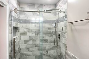 1/4 Mi to Ocean: Beach Pebble Townhome w/ Patio