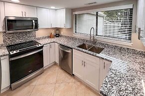 1/4 Mi to Ocean: Beach Pebble Townhome w/ Patio