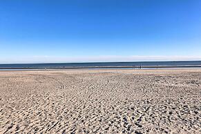 1/4 Mi to Ocean: Beach Pebble Townhome w/ Patio