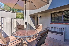 1/4 Mi to Ocean: Beach Pebble Townhome w/ Patio