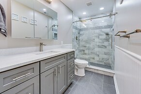 1/4 Mi to Ocean: Beach Pebble Townhome w/ Patio