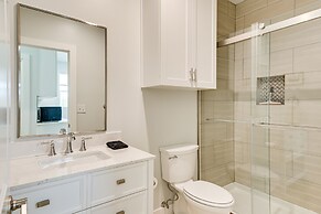 Steps to TCU Campus: Modern Fort Worth Apt