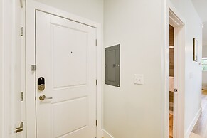 Steps to TCU Campus: Modern Fort Worth Apt