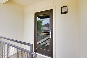 Steps to TCU Campus: Modern Fort Worth Apt