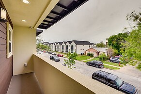 Steps to TCU Campus: Modern Fort Worth Apt