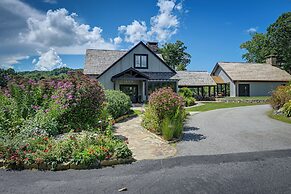 Putt-putt, Pickleball + Trails: Glenville Getaway