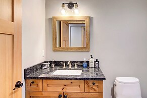 Hot Tub & Mtn Views: Waterfront Grand Lake Cabin!