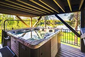 Hot Tub & Mtn Views: Waterfront Grand Lake Cabin!