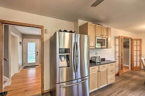 Family-friendly Woodbury Home With Yard + Deck!