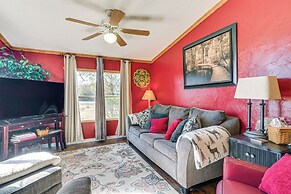 College Station Getaway w/ Hot Tub & Courtyard!