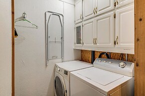 College Station Getaway w/ Hot Tub & Courtyard!