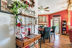 College Station Getaway w/ Hot Tub & Courtyard!