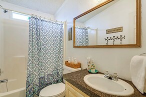 College Station Getaway w/ Hot Tub & Courtyard!