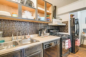 College Station Getaway w/ Hot Tub & Courtyard!