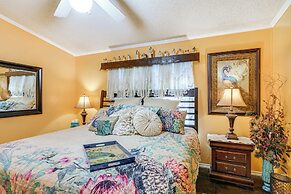 College Station Getaway w/ Hot Tub & Courtyard!