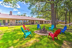 Lake View Tangled at Texoma Home w/ Hot Tub!