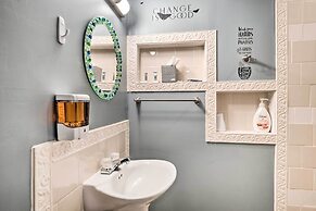 Home w/ Fire Pit - 8 Mi to Dtwn Mile Square!