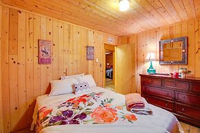 Remote Cabin w/ Gas Stove < 7 Mi to Town!