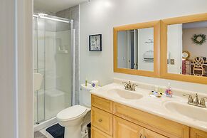 < 1 Mi to Beach: Condo w/ Community Perks in Hhi!