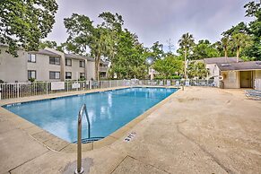 < 1 Mi to Beach: Condo w/ Community Perks in Hhi!