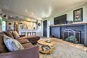 Hendersonville Home w/ Views - 3 Mi to Downtown!