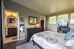 Hendersonville Home w/ Views - 3 Mi to Downtown!