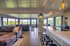 Hendersonville Home w/ Views - 3 Mi to Downtown!