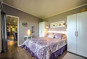 Hendersonville Home w/ Views - 3 Mi to Downtown!