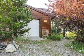 Cozy Island Park Cabin, 20 Mi to Yellowstone!