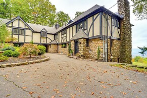 Hot Tub & Mtn Views: Expansive Hazleton Retreat