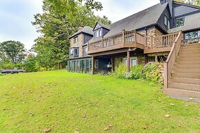 Hot Tub & Mtn Views: Expansive Hazleton Retreat