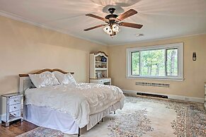 Hot Tub & Mtn Views: Expansive Hazleton Retreat