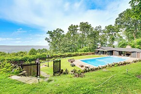 Hot Tub & Mtn Views: Expansive Hazleton Retreat