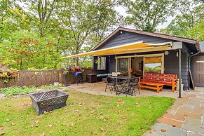 Hot Tub & Mtn Views: Expansive Hazleton Retreat